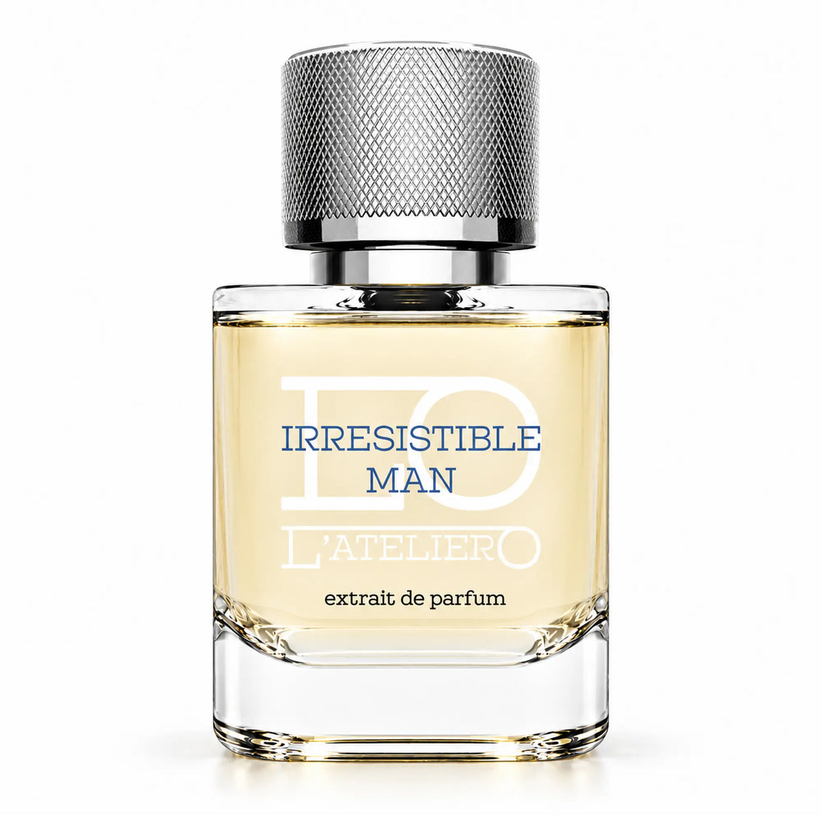 L’ATELIERO Irresistible Man Extrait de Parfum 50 ml: Flakon mit hellgelbem Parfum, blauer Schrift und Silberverschluss vor weißem Hintergrund.