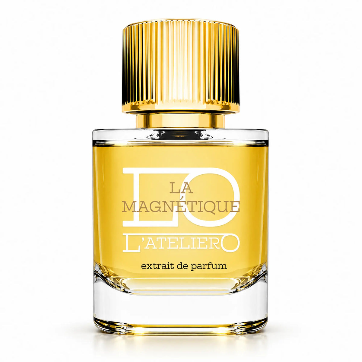 L’ATELIERO La Magnétique Extrait de Parfum 50 ml: Flakon mit goldgelbem Parfum und geriffeltem Goldverschluss vor weißem Hintergrund.